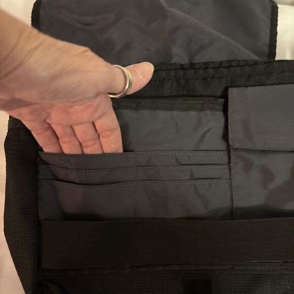 Eddie Bauer Shoulder Strap Nylon Messenger Bag Black Pockets Adjustable, size Sm - Picture 7 of 12